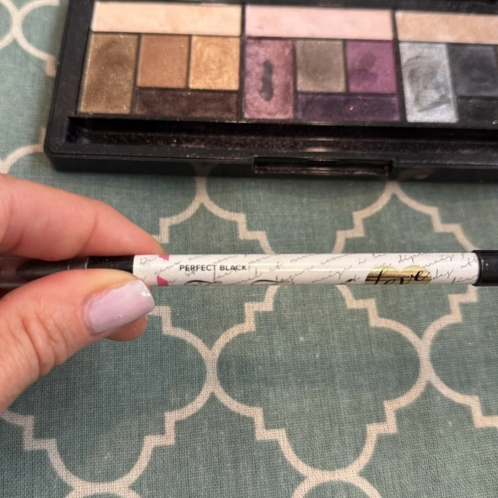 Too Faced The Return of SEXY eyeshadow palette